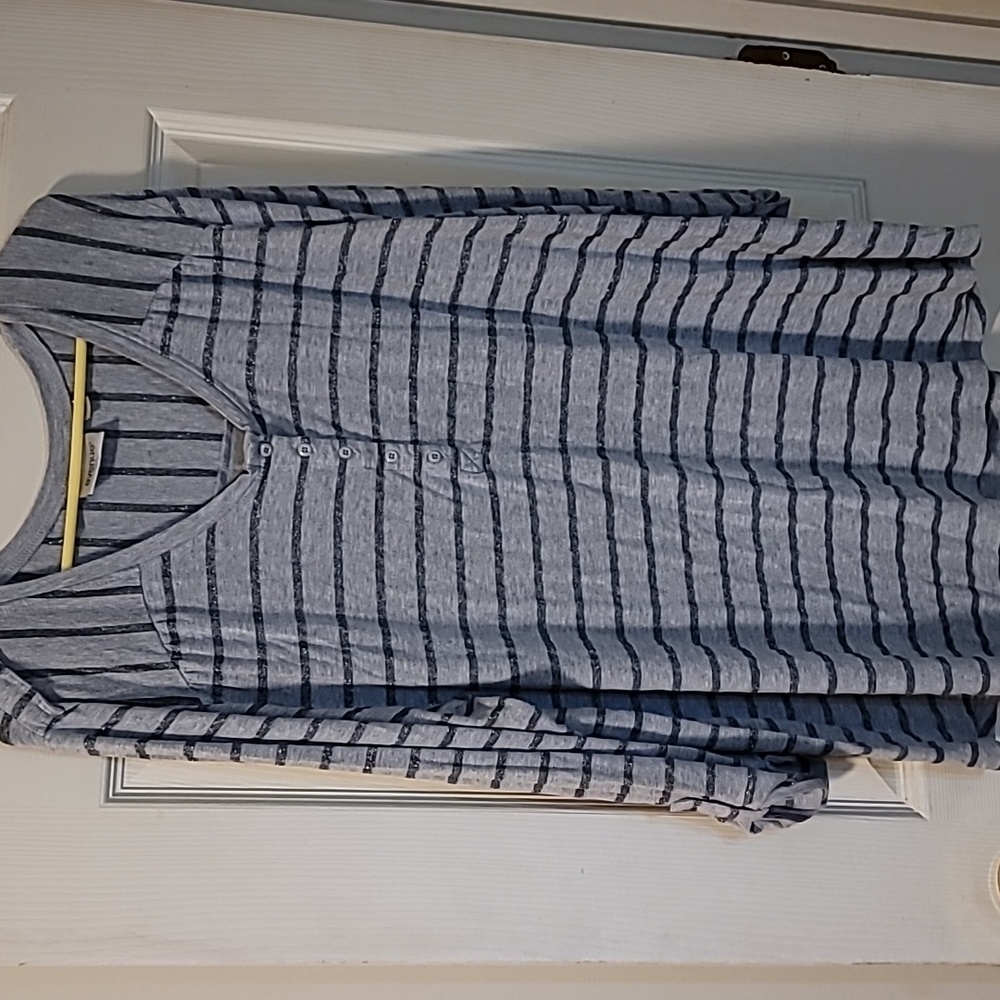 Womens plus size top 22/24